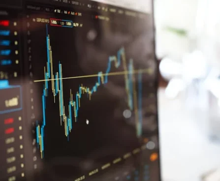 Immediate momentum trading: Pros and cons for investors