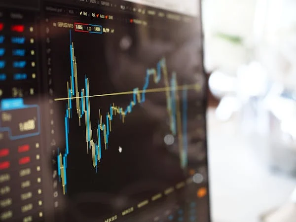 Immediate momentum trading: Pros and cons for investors